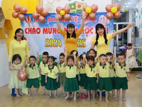 CÁC BÉ KHAI GIẢNG NĂM HỌC 2024 - 2025