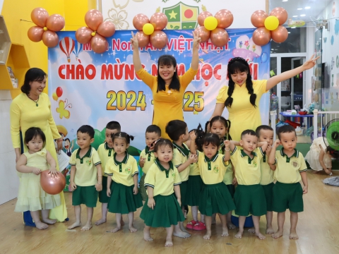 CÁC BÉ KHAI GIẢNG NĂM HỌC 2024 - 2025