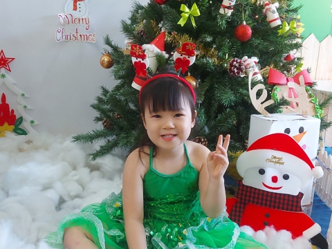 Ngày Noel Rực Rỡ tại Trường Mầm Non Tân Việt Nhật: Ca Hát, Văn Nghệ và Hình Ảnh Đáng Yêu của Các Bé