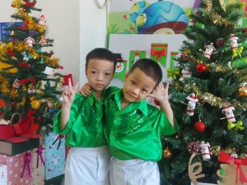 Ngày Noel Rực Rỡ tại Trường Mầm Non Tân Việt Nhật: Ca Hát, Văn Nghệ và Hình Ảnh Đáng Yêu của Các Bé